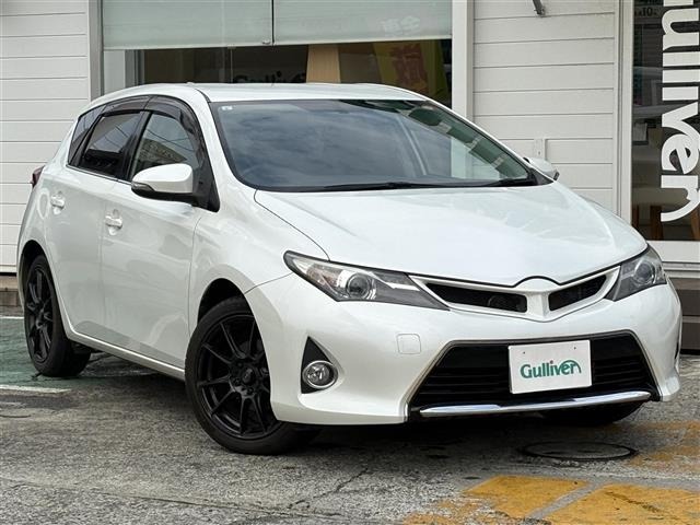 Toyota AURIS 2013 8303122-0