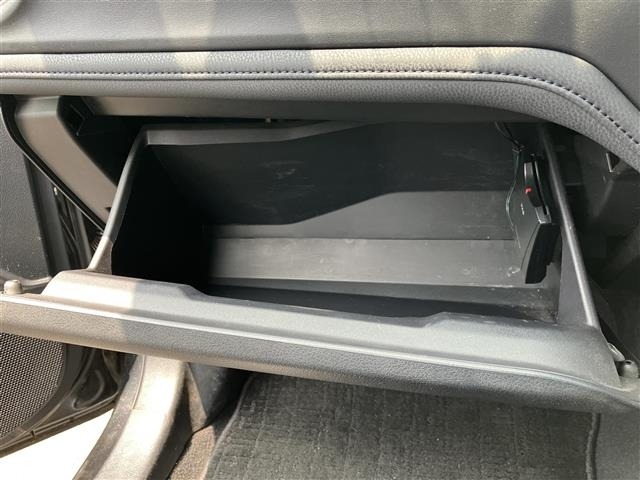 Toyota AURIS 2016 8303124-3