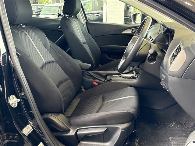 Mazda AXELA 2017 8303073-4