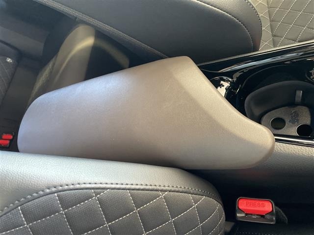 Toyota C-HR 2021 8311906-10