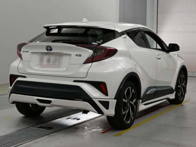 Toyota C-HR 2018 8311962-1