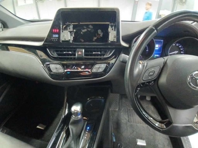 Toyota C-HR 2018 8311962-11