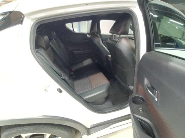 Toyota C-HR 2018 8311962-12