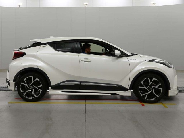 Toyota C-HR 2018 8311962-3