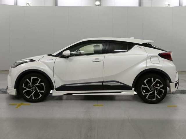 Toyota C-HR 2018 8311962-4