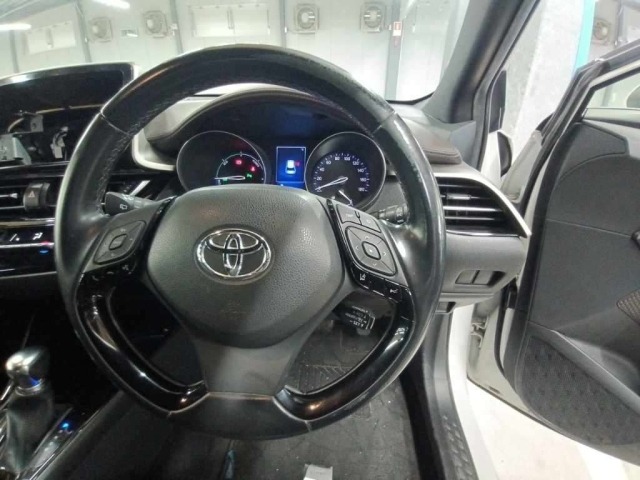 Toyota C-HR 2018 8311962-9