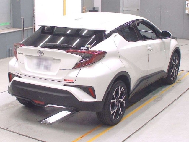 Toyota C-HR 2018 8311966-1