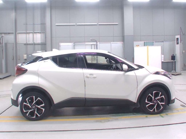 Toyota C-HR 2018 8311966-3
