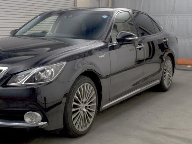Toyota CROWN MAJESTA 2017 8321932-4