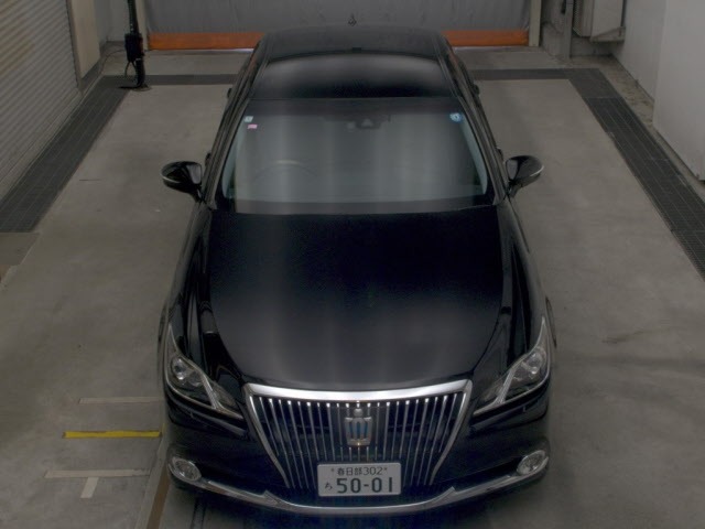 Toyota CROWN MAJESTA 2017 8321932-6