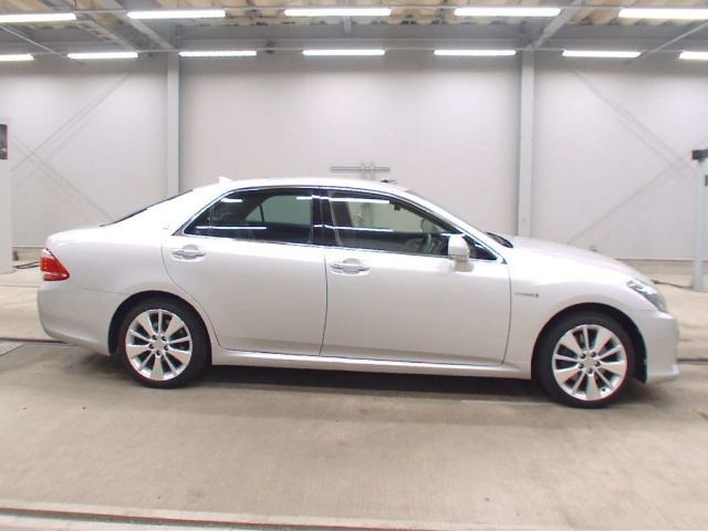 Toyota CROWN 2012 8320892-3