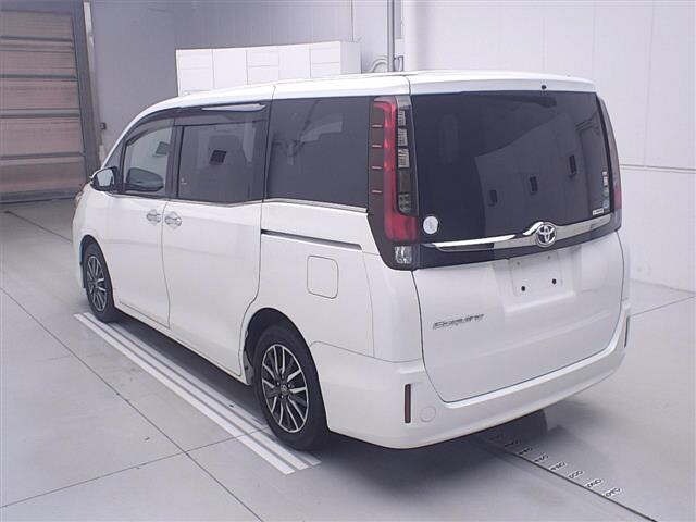 Toyota ESQUIRE 2016 8320673-1