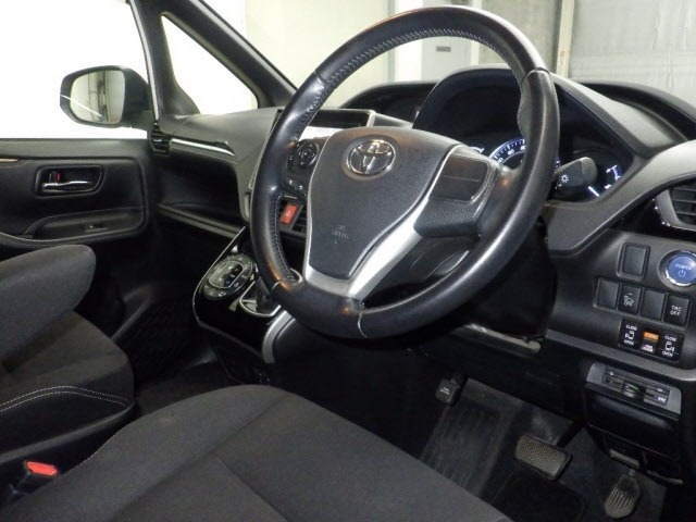 Toyota ESQUIRE 2015 8320702-3
