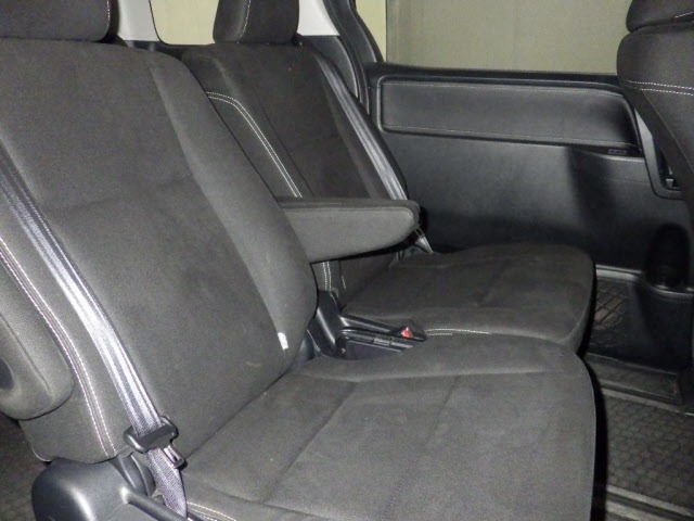 Toyota ESQUIRE 2015 8320702-8
