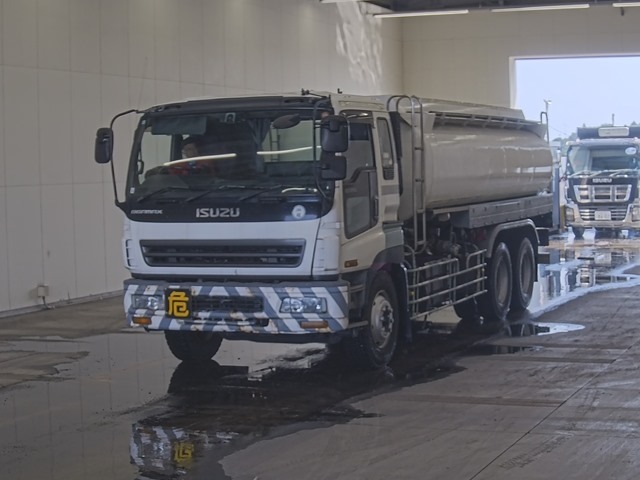 Isuzu GIGA 2004 8320370-0