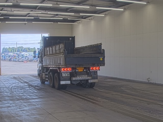 Isuzu GIGA 2005 8320437-1