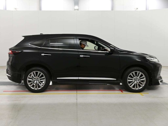 Toyota HARRIER 2018 8320470-3