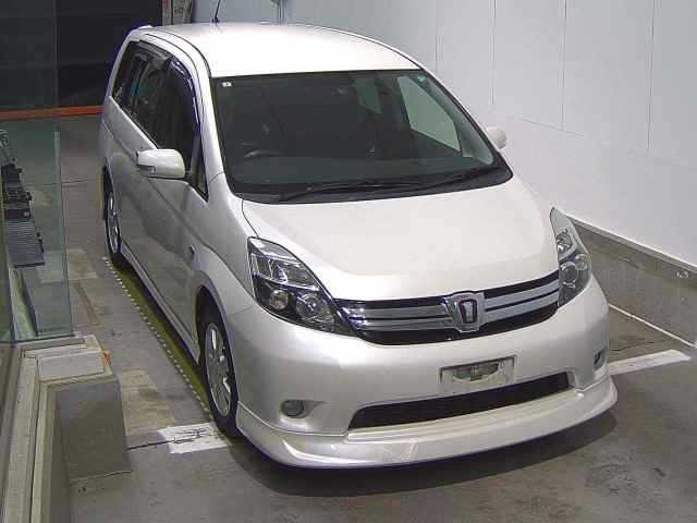 Toyota ISIS 2013 8311917-0