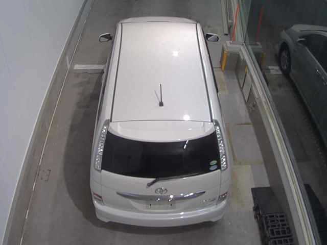 Toyota ISIS 2013 8311917-4