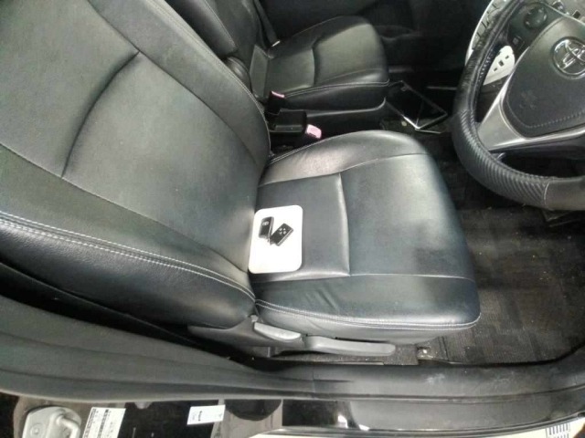Toyota ISIS 2013 8311922-10