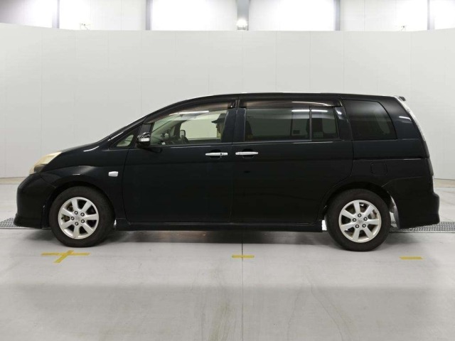 Toyota ISIS 2013 8311922-4