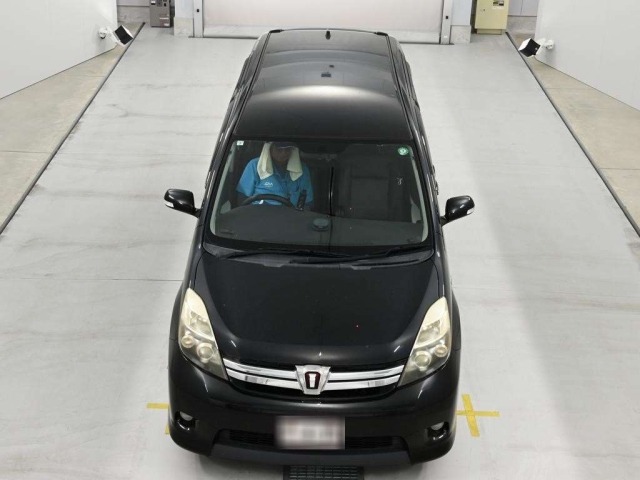Toyota ISIS 2013 8311922-7