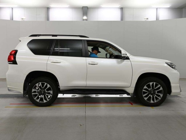 Toyota LAND CRUISER PRADO 2023 8320069-3