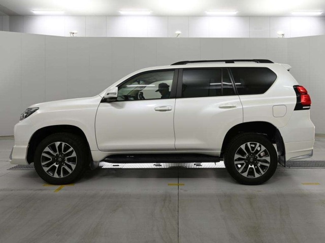Toyota LAND CRUISER PRADO 2023 8320069-4