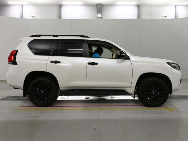 Toyota LAND CRUISER PRADO 2022 8320071-3
