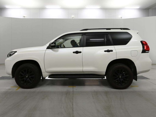 Toyota LAND CRUISER PRADO 2022 8320071-4