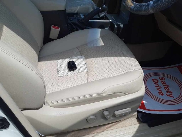Toyota LAND CRUISER PRADO 2023 8320088-8