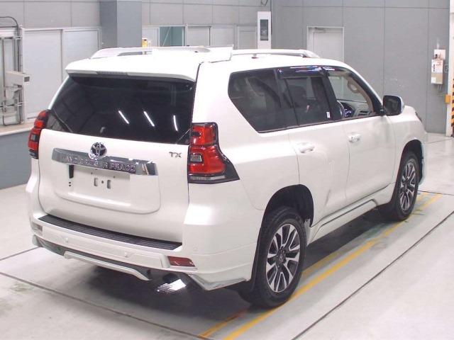 Toyota LAND CRUISER PRADO 2023 8320115-1