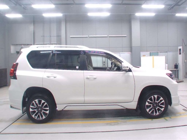 Toyota LAND CRUISER PRADO 2023 8320115-3