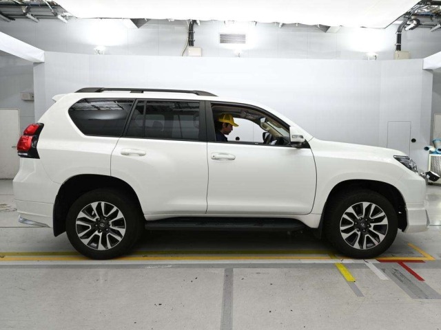 Toyota LAND CRUISER PRADO 2023 8320435-3