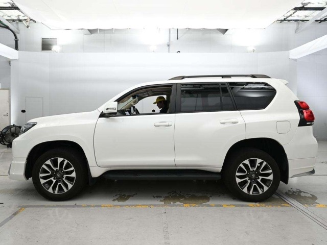 Toyota LAND CRUISER PRADO 2023 8320435-4