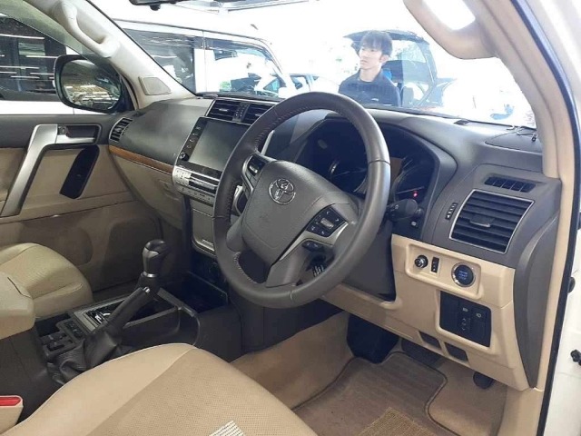 Toyota LAND CRUISER PRADO 2023 8320436-9