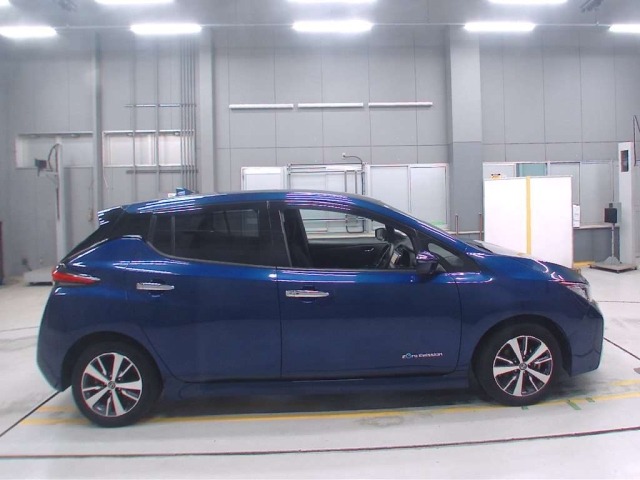 Nissan LEAF 2021 8312884-3