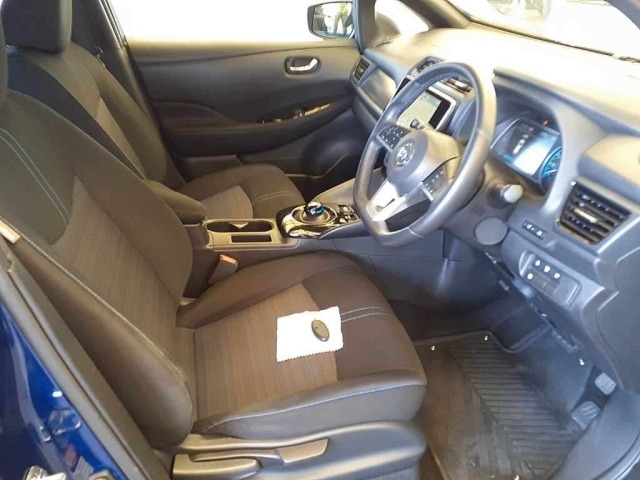 Nissan LEAF 2021 8312884-8