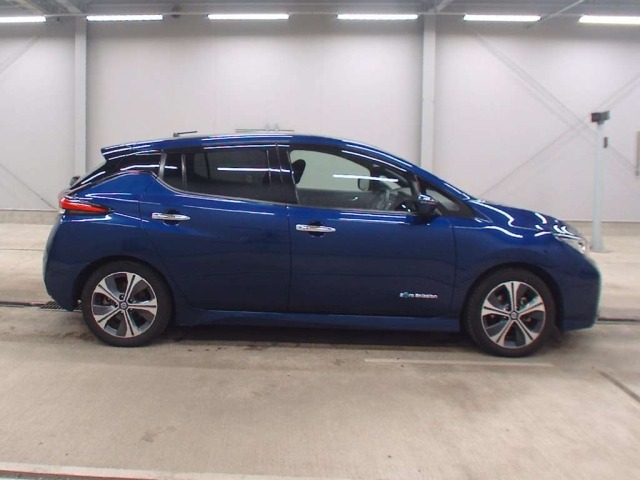 Nissan LEAF 2019 8312895-3