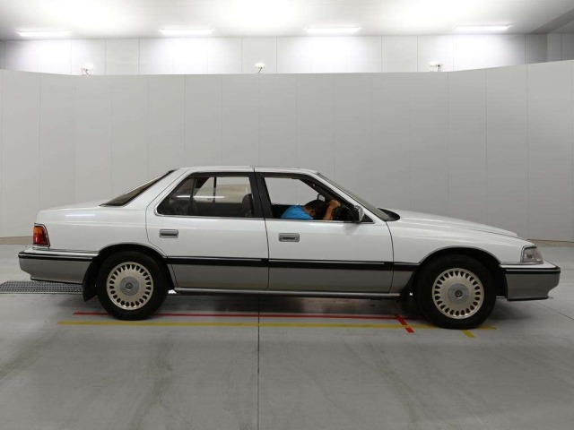 Honda LEGEND 1989 8324014-3