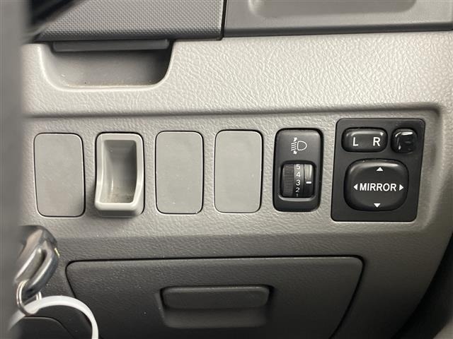 Toyota NOAH 2005 8309083-11
