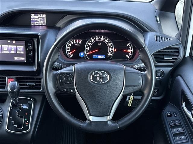 Toyota NOAH 2014 8309084-1