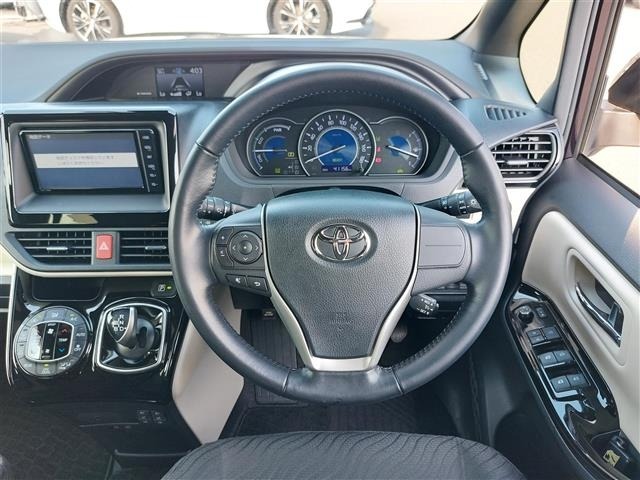 Toyota NOAH 2018 8309088-11