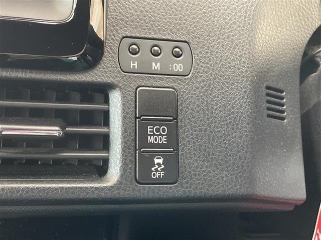 Toyota NOAH 2017 8309103-2