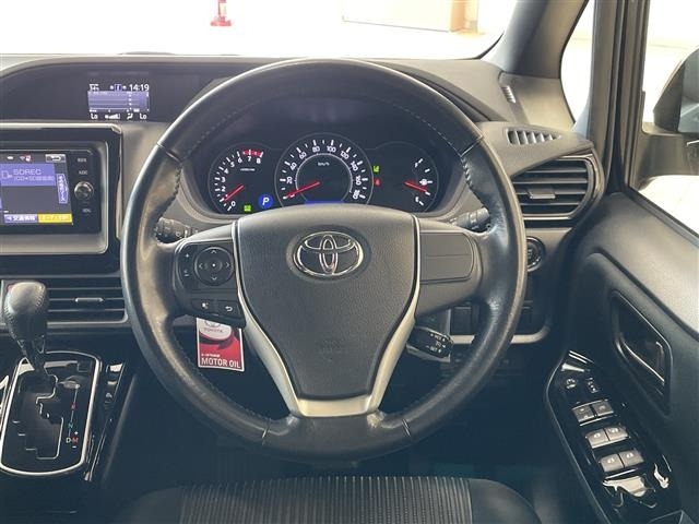 Toyota NOAH 2017 8309103-7