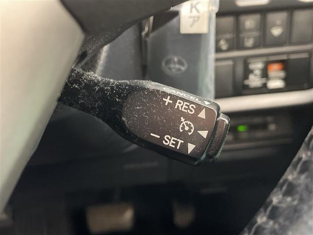Toyota NOAH 2017 8309103-8