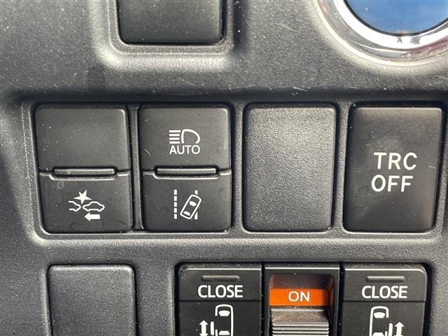 Toyota NOAH 2018 8309114-1