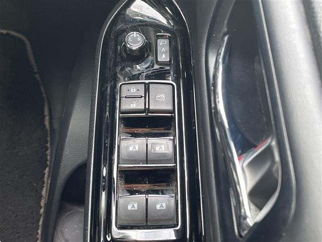 Toyota NOAH 2018 8309114-6