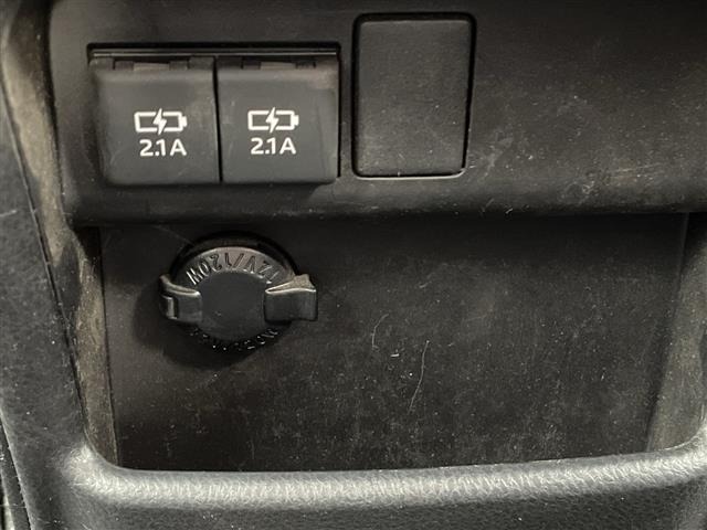 Toyota NOAH 2018 8309114-7