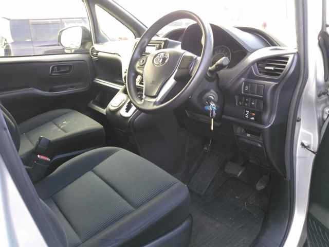 Toyota NOAH 2021 8309239-3